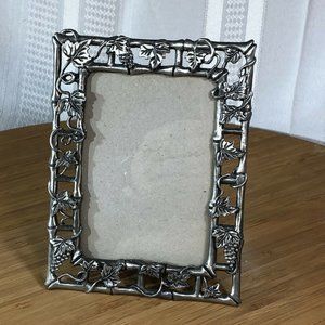 Sun Metal silver tone grapevines free standing Picture Frame 4.5" X 3.5" Photo